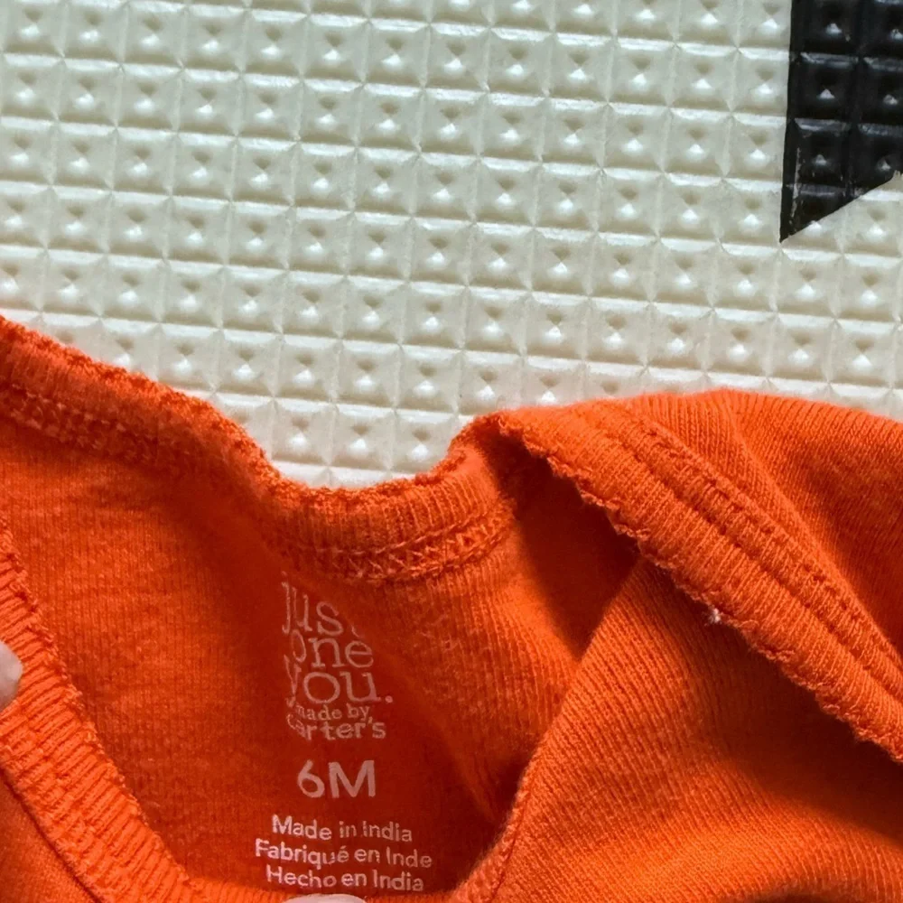 Carter’s|Baby gender neutral Orange Halloween Onesie bodysuit with ghosts BOO•6M